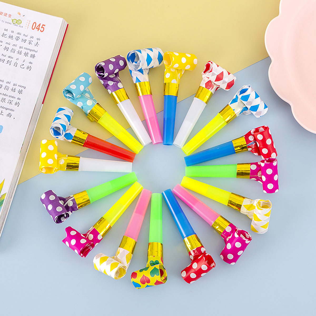 Party Games Easter - 30 PZ Fischietti Colorati Giocattolo Divertente